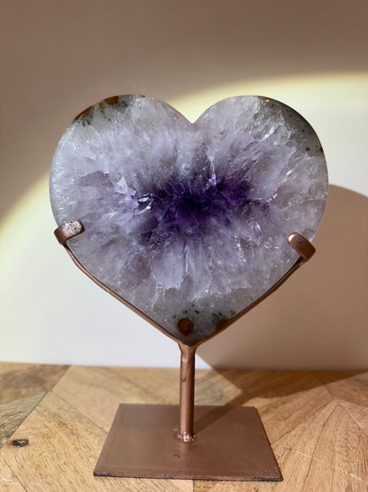 Amethyst heart portal XL on stand