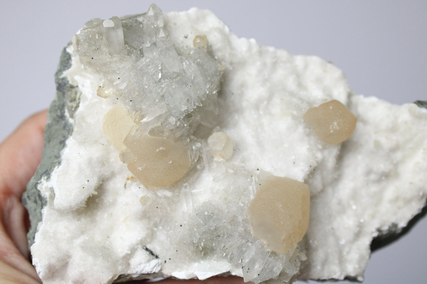 Okeniet met stilbiet en apofyliet cluster - Gemstone Dreams