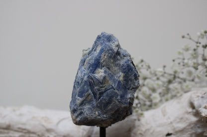 Kyanite on stand