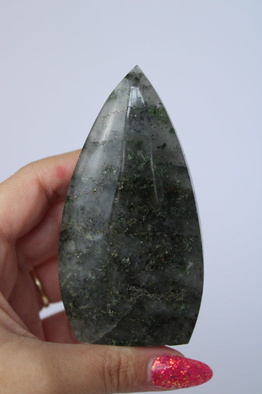 Groene epidoot in kwarts vlam - Gemstone Dreams